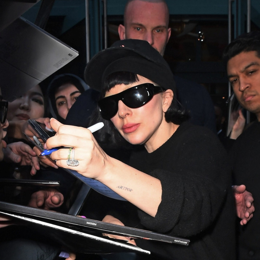 Gaga je pre vereničkog prstena od dva miliona nosila travu na ruci: Evo zašto! (FOTO)