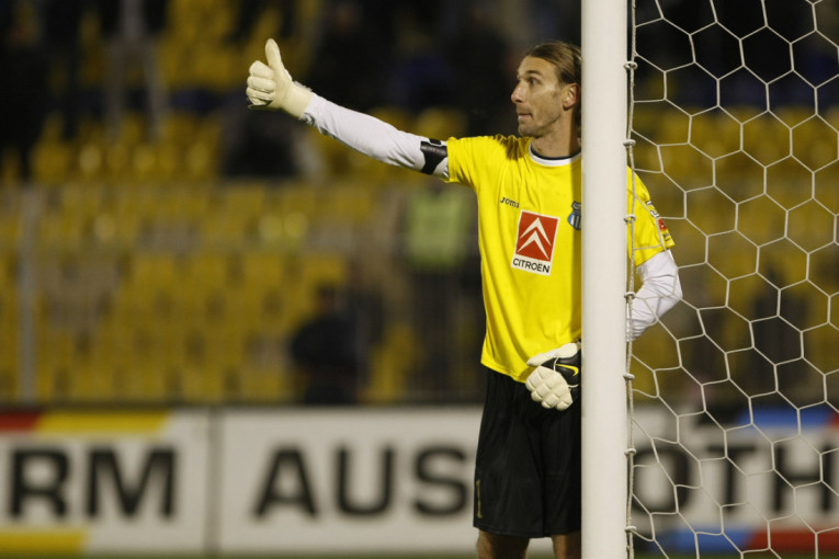 Radiša je bio na meti kritičara, a nakon Anderlehta je dobio i pesmu! Plava kosa i neustrašivi Ilić su odveli crno-bele u LŠ!