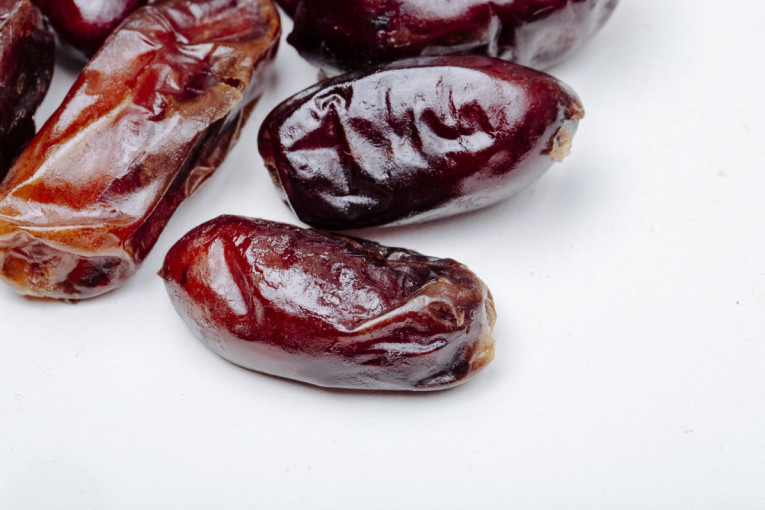 Zaboravite bademovo i ovseno, crno mleko je potpuni hit među ljubiteljima zdravog života (RECEPT)