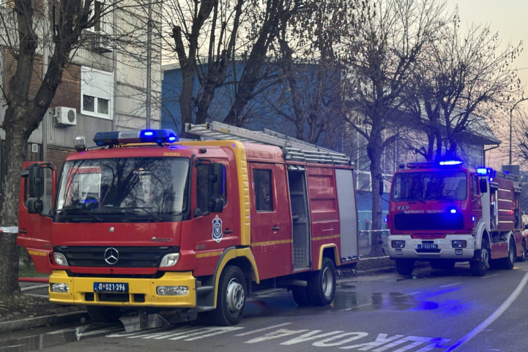 Gori u centru Čačka: Zapalio se stan, vatrogasci spasili sve stanare