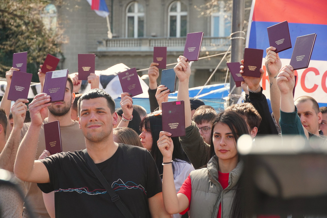 Studenti koji žele da uče osmu noć proveli u Pionirskom parku: Ne odustaju od svojih zahteva