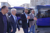 Šapić: U GSP stiglo još 100 novih plavih zglobnih autobusa! (FOTO)