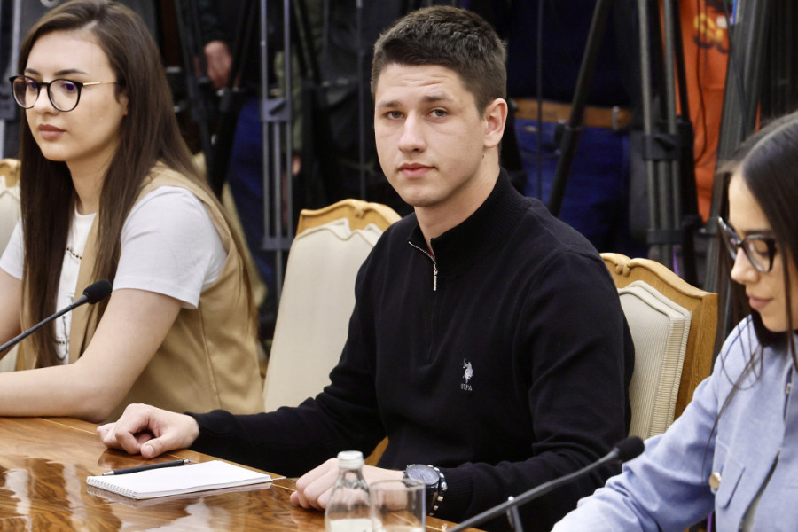 Predsednik Vučić ugostio studente koji hoće da uče: "Dok sam živ, boriću se protiv zborova i plenuma"