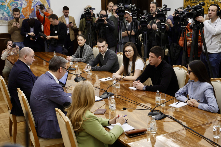 Predsednik Vučić ugostio studente koji hoće da uče: "Dok sam živ, boriću se protiv zborova i plenuma"