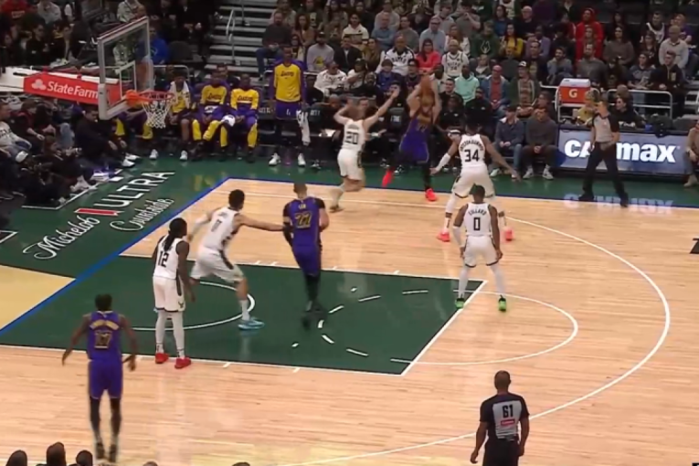 Luka može, ako drugi ne može: Pogledajte ludu trojku Dončića i to u FULL HD (VIDEO)