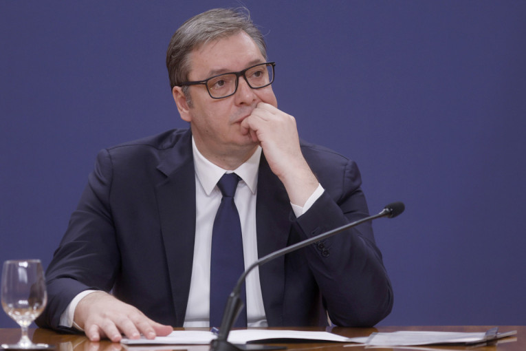 Predsednik Vučić: Pogrešio sam što sam pomilovao neke ljude