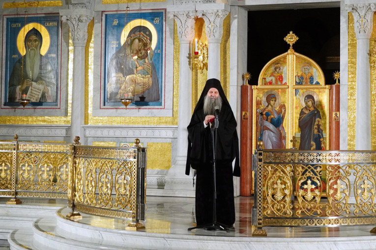 Tužila Gospoda na pravdi Boga! Sekretarici udario grom u kuću, ona odlučila da tuži Svevišnjeg!