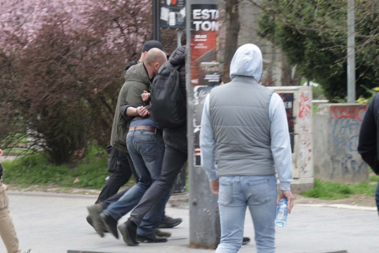 Oglasio se MUP o hapšenju kod Glavne pošte: Muškarac pretio da će razneti zgradu Predsedništva (VIDEO)