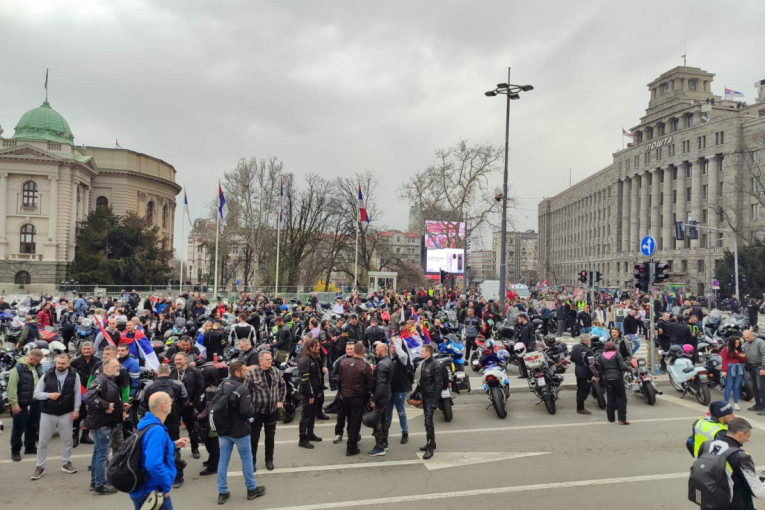 Hitno se oglasilo Tužilaštvo: Policija da utvrdi ko je razvio zastave UČK, NATO, LGBT i EU!