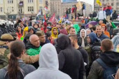 Izbila makljaža među blokaderima! Potukli se demonstranti, jedan udario na ženu! (VIDEO)