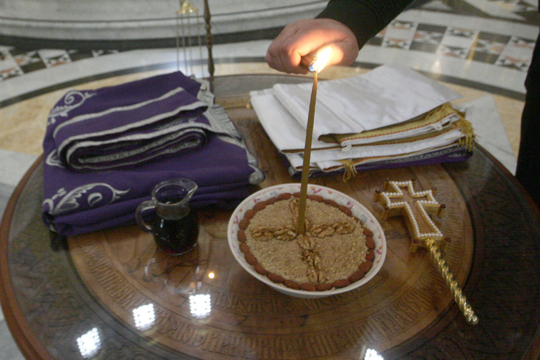 U Кosovskoj Mitrovici odata počast žrtvama martovskog pogroma: U Hramu Svetog Save služen pomen (FOTO/VIDEO)