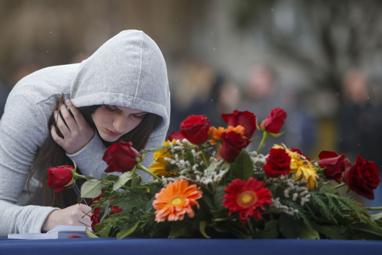 24sedam u Kočanima: Emotivne poruke na hameru, a ovu reč svi ispisuju (FOTO/VIDEO)