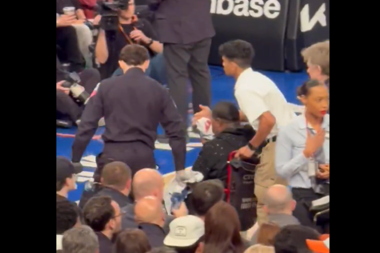 Drama na NBA utakmici! Morganu pozlilo, u kolicima napustio parket! (VIDEO)