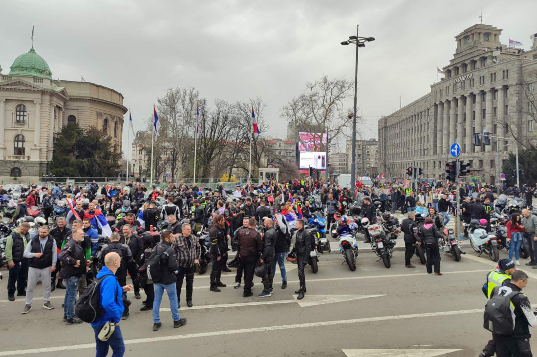 Od napada na političke neistomišljenike do skandiranja i parola: Neverovatne sličnosti između obojenih revolucija u Srbiji i Ukrajini