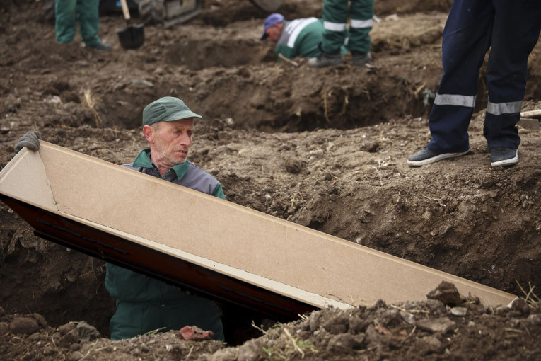 Ogledalo pokriveno, a ispod pokojnika stoji ovo: Najjeziviji srpski običaji uoči sahrane
