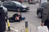 Neverovatna scena u Beogradu! Civil "uhapsio" nasilnika koji je maltretirao devojku i lomio automobile (VIDEO)