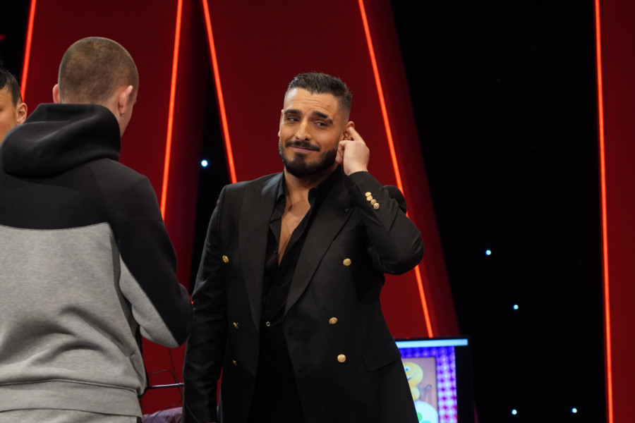 "Posle smrti majke, mene je posao spasio!" Rada podržala Darka Lazića po prvom nastupu nakon porodične tragedije