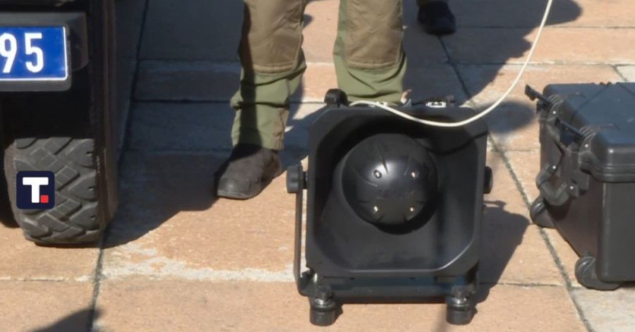 Dačić pokazao vozilo koje je snimljeno kod Skupštine: Ministar demonstrirao uređaj i demantovao laži (FOTO/VIDEO)