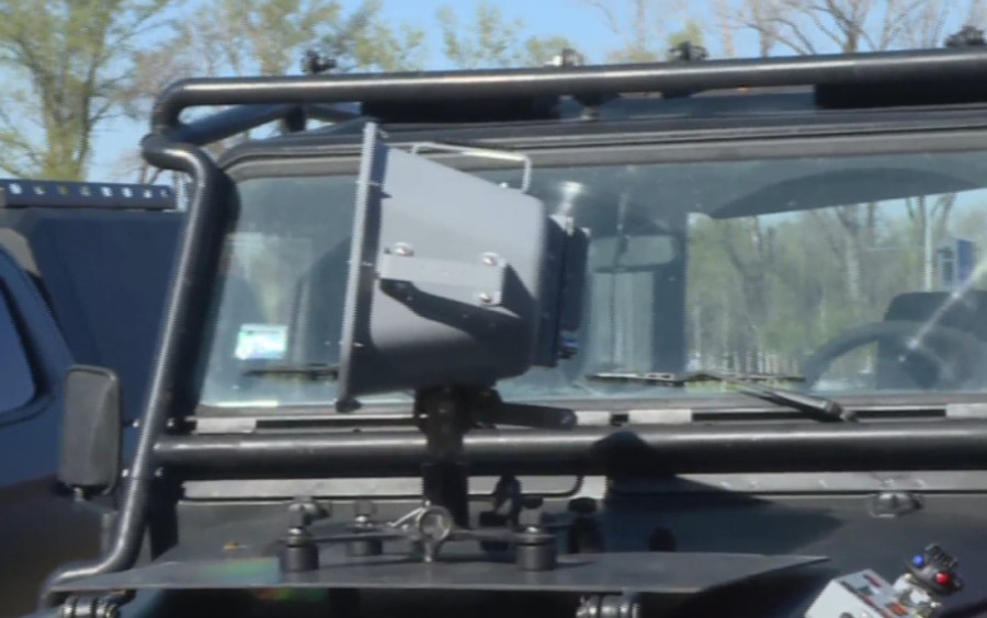 Dačić pokazao vozilo koje je snimljeno kod Skupštine: Ministar demonstrirao uređaj i demantovao laži (FOTO/VIDEO)