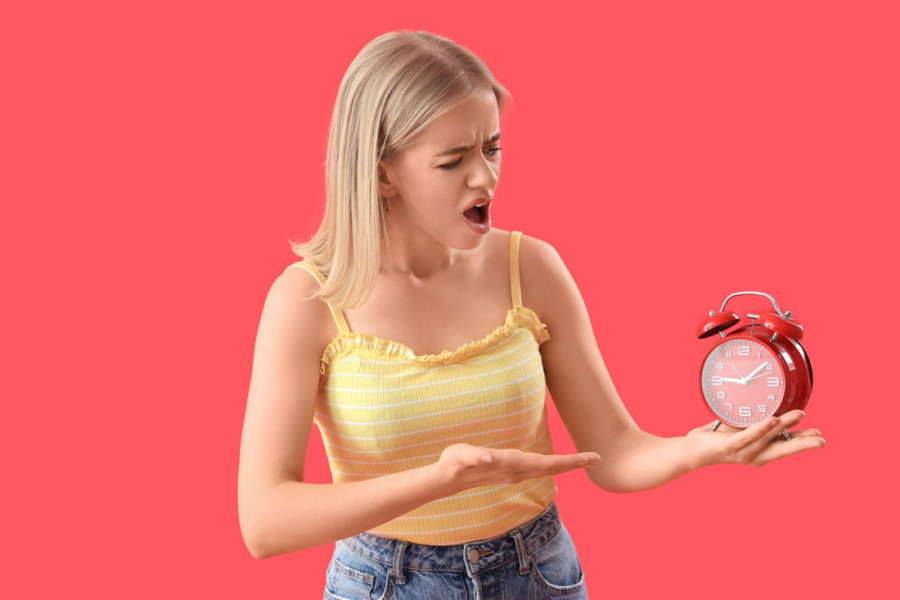 Zašto bi trebalo da izbacite telefon iz spavaće sobe i vratite se klasičnom budilniku