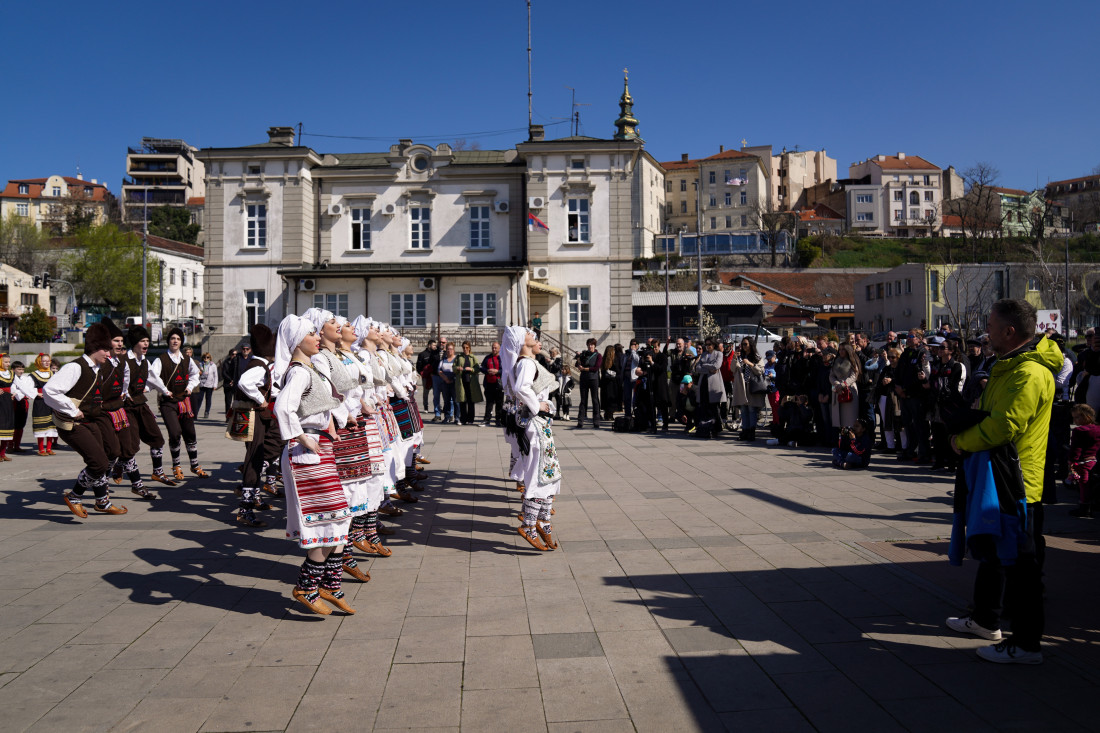 Luksuzni kruzer otvorio nautičku sezonu: Rakija i folklor na dočeku! (FOTO)