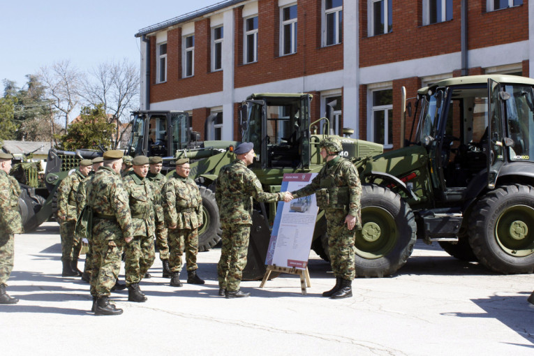 Srbija je sigurna! General Janković obišao vojsku u Prokuplju - vojnici na visini zadatka! (FOTO)