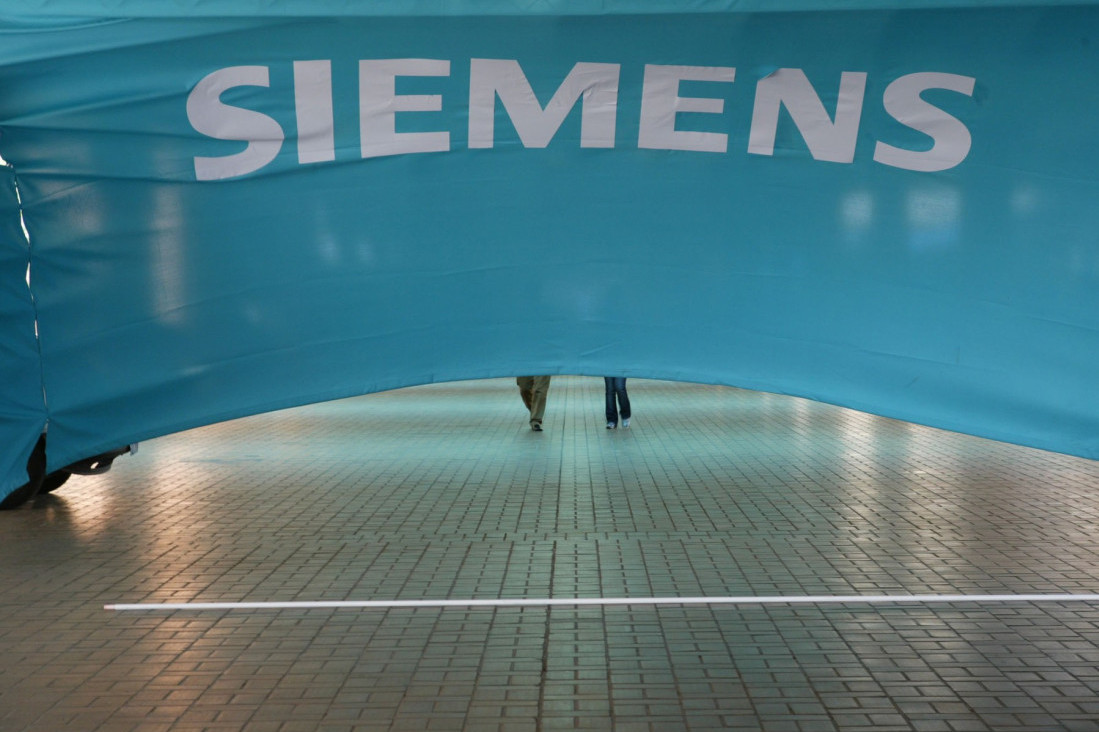 Simens nastavlja da otpušta i po regionu