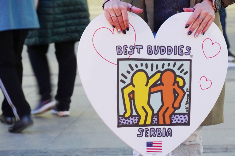 Svetski dan osoba sa Daunovim sindromom obeležen šetnjom u Knez Mihailovoj ulici