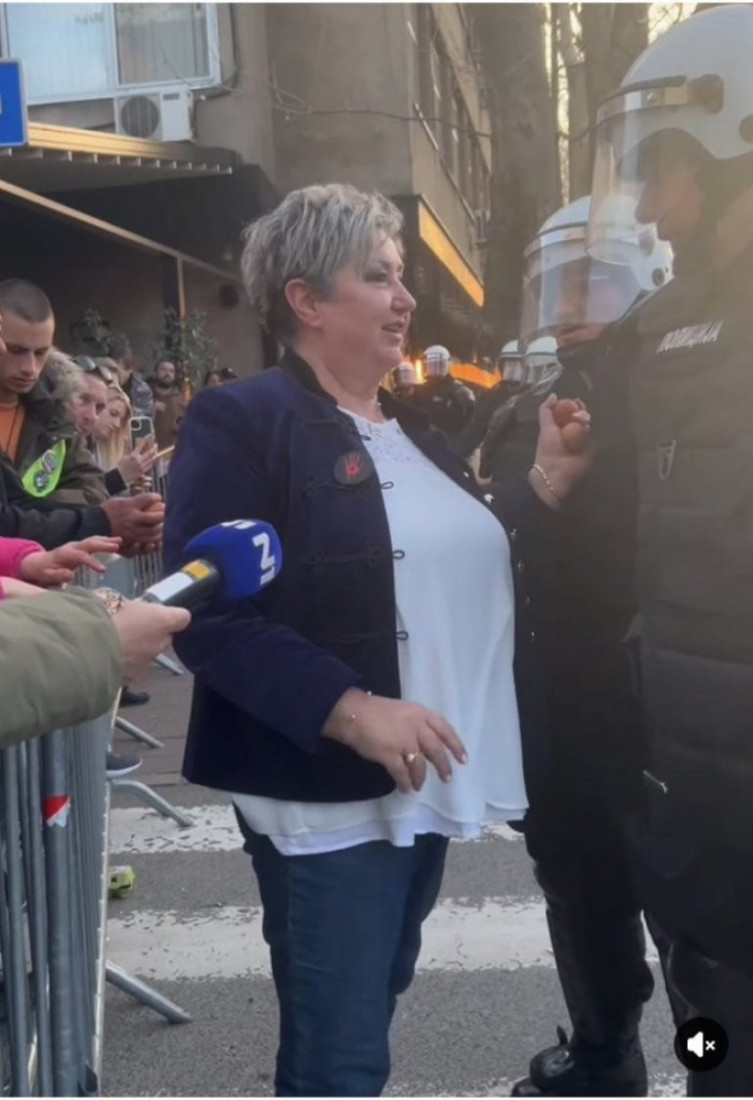 Sramota! Dekanka Filozofskog fakulteta sa jajima pred policiju - lice nasilja Natalije Jovanović
