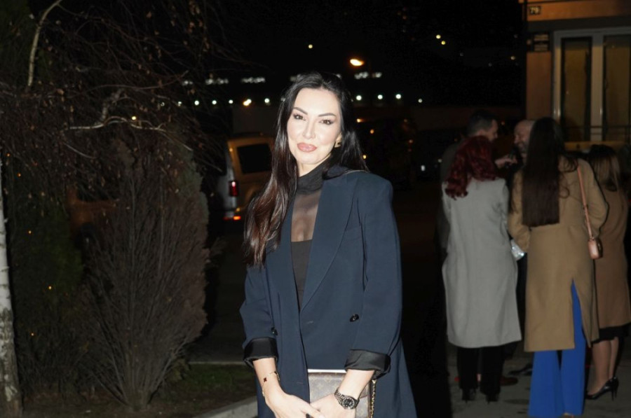 Dramatične fotografije Bele Hadid iz bolnice: Žao mi je što uvek nestajem (FOTO)