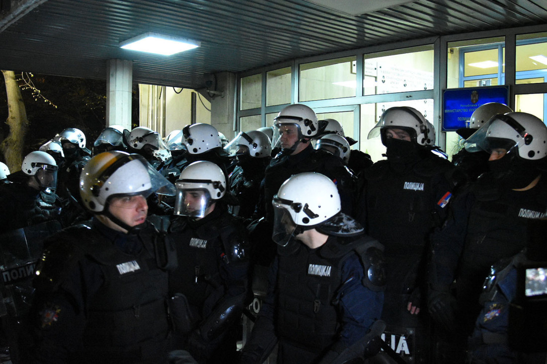 Pokušaj uspostavljanja sudokratije u Srbiji: Zašto sudovi i tužilaštvo ćute na očigledno nasilje kojim blokaderi terorišu čitavu državu