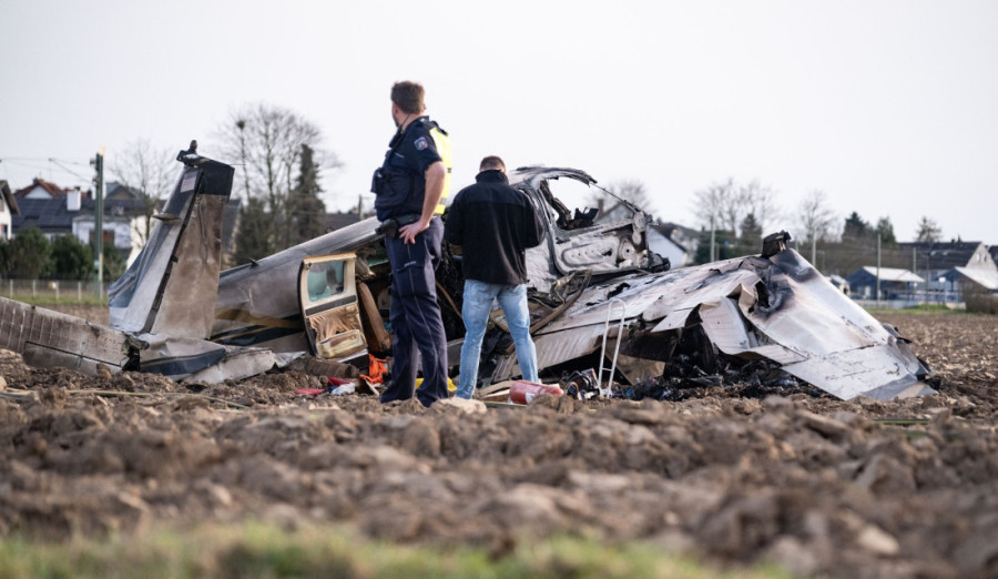 Devojčica preživela stravičan pad aviona: Izvučena iz olupine u plamenu, prizori posle nesreće govore da je to bilo čisto čudo (FOTO)