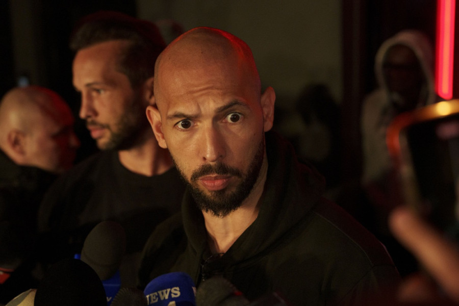 Braća Tejt ponovo u Rumuniji: Potrošili silan novac na privatni avion, pa poručili "nevini ljudi ne beže" (FOTO)