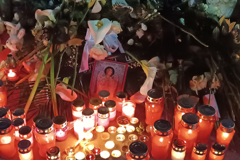 Godinu dana od pada nadstrešnice u Novom Sadu: Dan kada je Srbija zavijena u crno