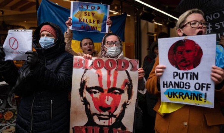 Od napada na političke neistomišljenike do skandiranja i parola: Neverovatne sličnosti između obojenih revolucija u Srbiji i Ukrajini