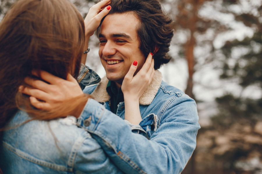 Ako ga pitate da vas opiše i on upotrebi ove reči, to znači da prema vama gaji najdublje emocije