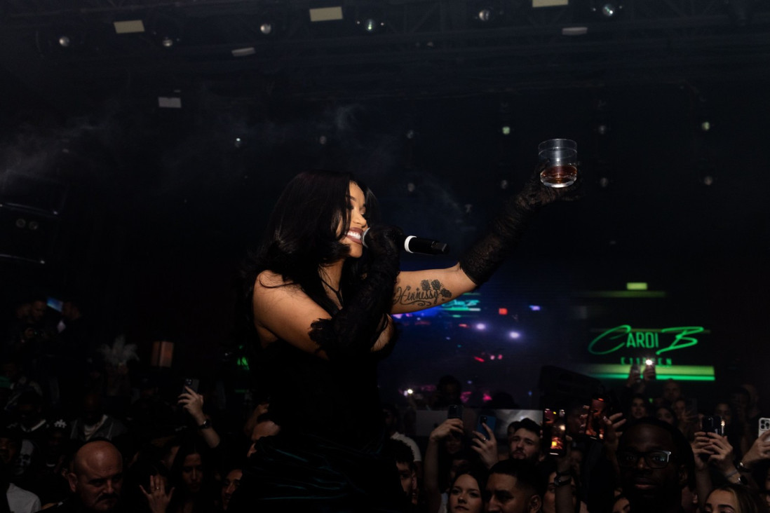 "Ona treba da bude kafe kuvarica!" Pevač opleo po Dari i njenom dolasku u "Zvezde Granda"!