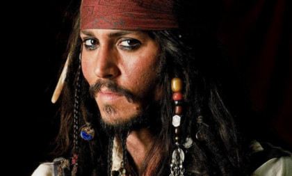 Džoni Dep u zvaničnim pregovorima za nove "Pirate sa Kariba": Ipak, prednost ima ONA (FOTO)