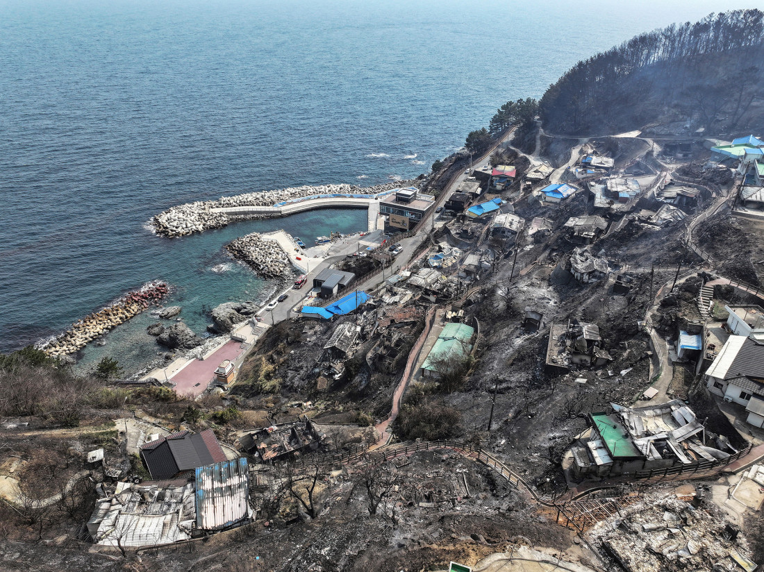Kao posle apokalipse! Požar razorio deo Južne Koreje - Uništen hram star 13 vekova, požar preti selu pod zaštitom UNESCO-a (FOTO)