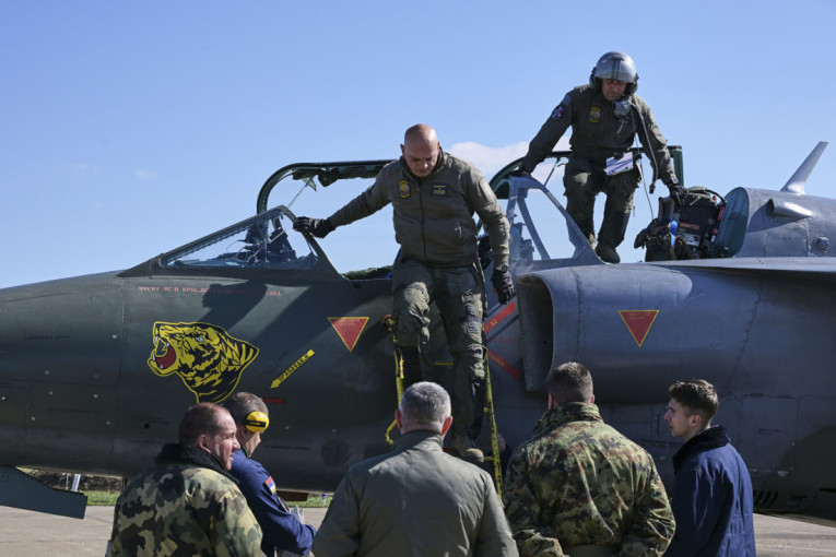 Pogled iz ptičje perspektive: Mladi piloti Vojske Srbije otkrivaju tajne neba! (FOTO)