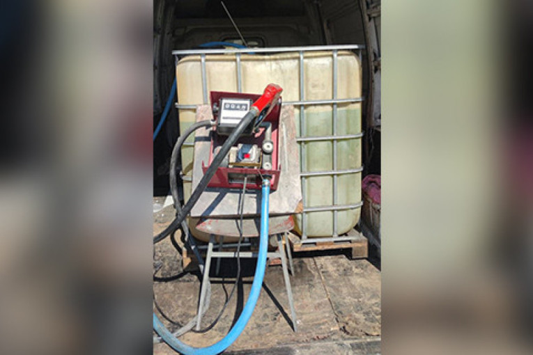 Točio u dvorištu: Vranjanac imao ilegalnu pumpu