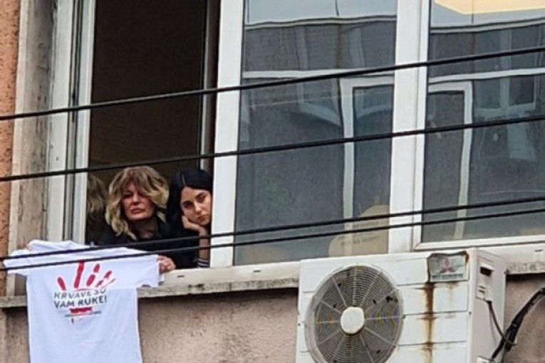 Šaka jada opet maltretirala građane u Beogradu - Blokaderi blokirali ulicu na Paliluli (FOTO)