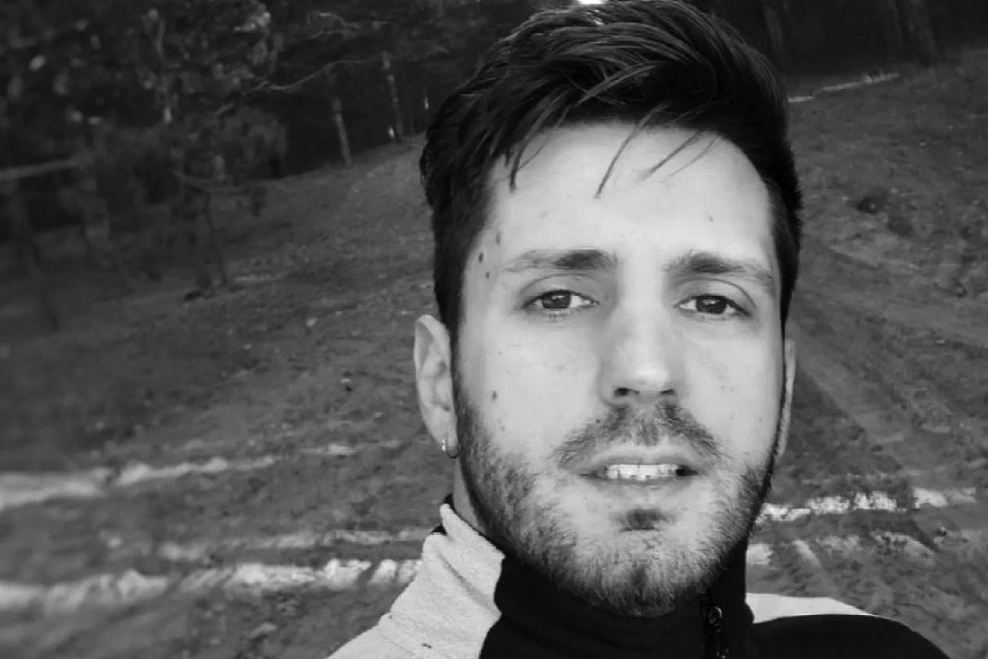 Beli sanduk, tamburaši i jecaji: Sahranjen poginuli pevač "Zvezda Granda", potresne scene na groblju u Subotici