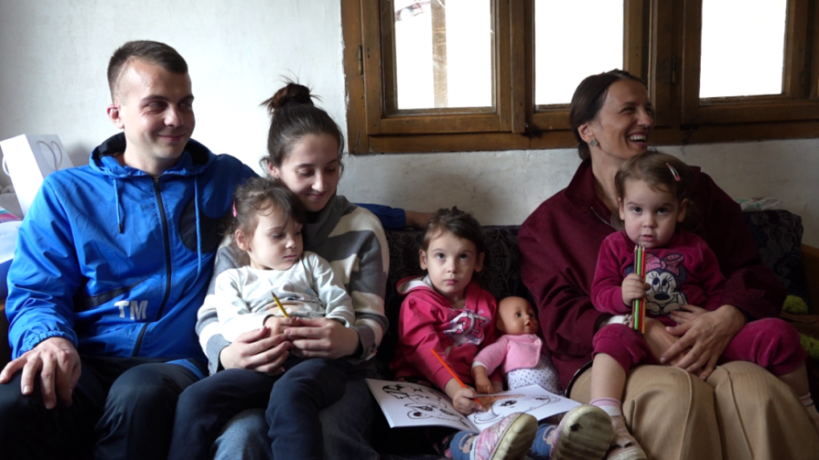 Tamara i Nemanja vratili su se sa decom na selo i žele da rade: Dobri ljudi izgradiće im kuću i štalu