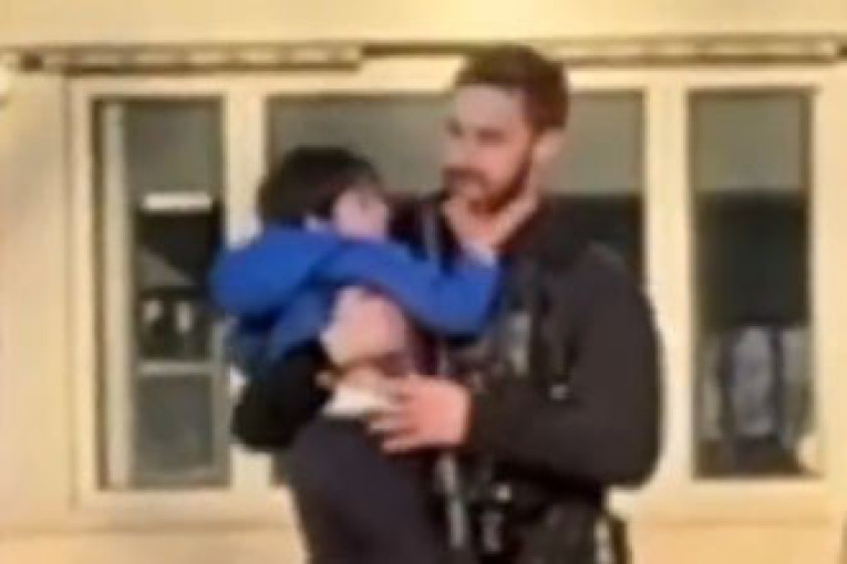 Incident u Vašingtonu! Dete prošlo kroz ogradu Bele kuće - Tajna služba odmah reagovala (VIDEO)