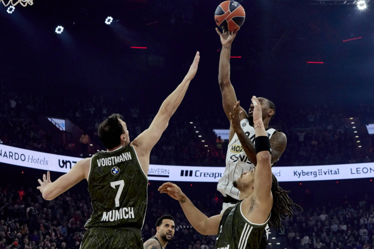 Partizan uprskao u Minhenu! Bajern bio na konopcima, ali je crna rupa od dva minuta progutala Valjak!