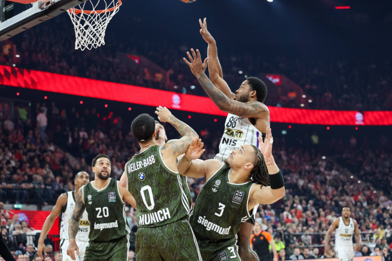 Partizan uprskao u Minhenu! Bajern bio na konopcima, ali je crna rupa od dva minuta progutala Valjak!