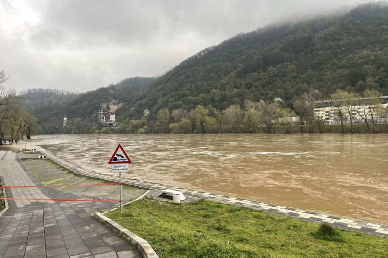 Kritično u Srpskoj: U Laktašima vanredna situacija, izlile se reke, ronioci i vatrogasci na terenu! U Derventi nema škole! (FOTO/VIDEO)