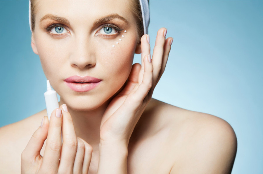 Nikad lakše do mladalačkog tena: Nova generacija seruma u 2025. briše godine sa vašeg lica