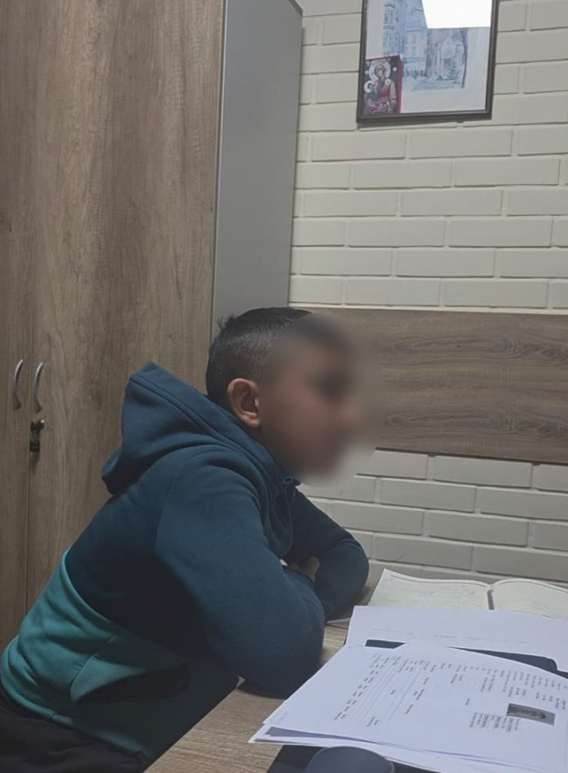 Ovo je dečak (12) kog su maltretirali studenti u Novom Sadu! Objavili da su oni napadnuti, pa uhvaćeni u laži (FOTO)